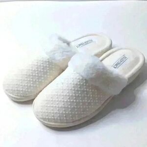 Ellen Tracy Cream Textured Slippers